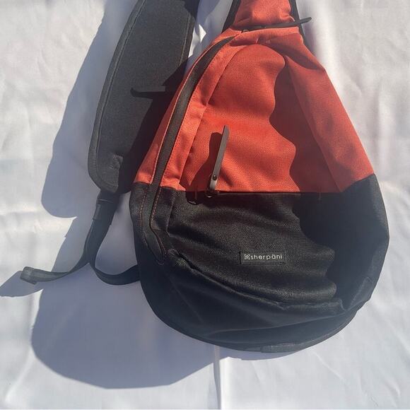 Sherpani Esprit Sling Bag - Picture 2 of 10